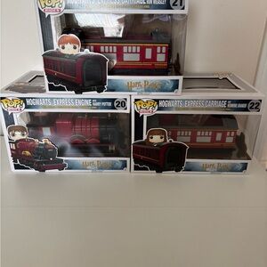 Funko Hogwarts Express Carriage with Red and Gold Detailing - Bundle